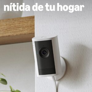 Ring Cámara interior Plus (Indoor Camera Plus, última generación) | Cámara de seguridad, enchufe | Retinal 2K, cubierta manual del objetivo | Prueba gratuita de 30 días del plan de suscripción Ring