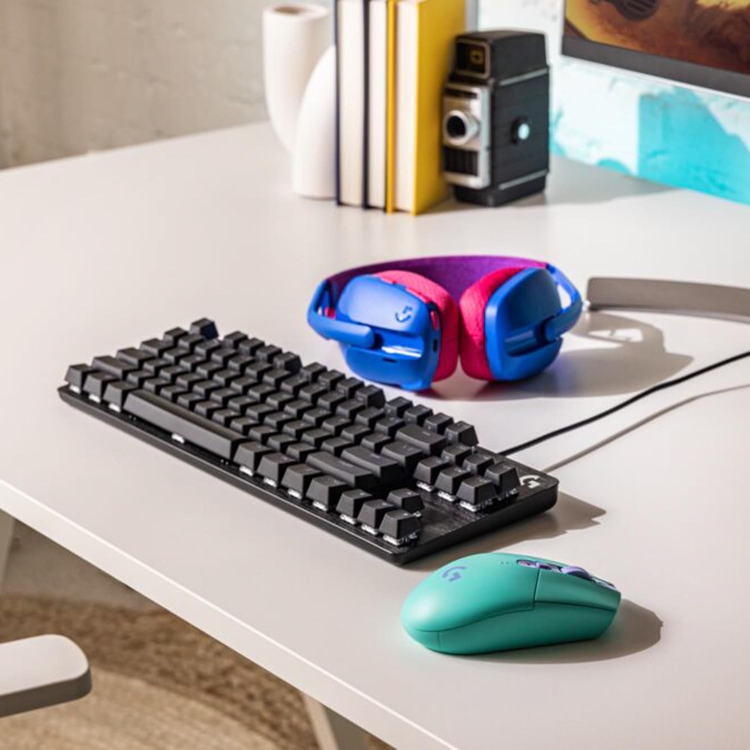 Logitech G G435 LIGHTSPEED, auriculares inalámbricos y Bluetooth para gaming - Auriculares ligeros circumaurales, micrófonos integrados, Dolby Atmos, PC, PS4, PS5, Nintendo Switch/Switch 2, móvil-Azul - 5