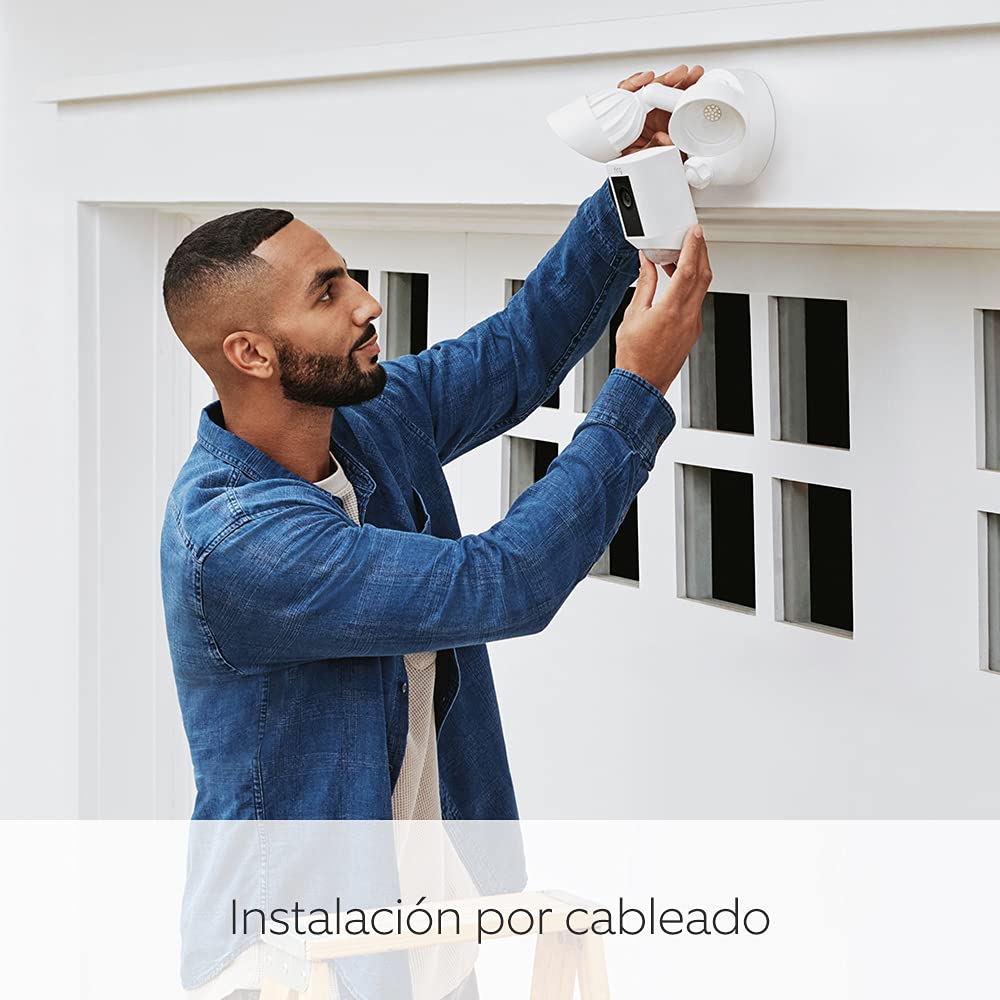 Ring cámara Plus con focos cableada (Floodlight Cam Wired Plus) | Cámara de vigilancia exterior wifi HD con comunicación bidireccional, focos LED y sirena | 30 días gratis de Ring Home | 2 Cámaras - 6