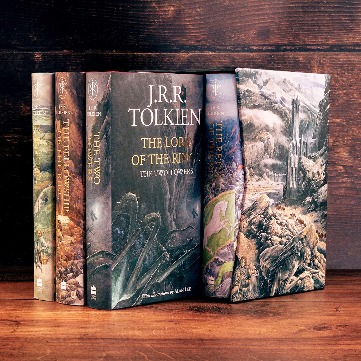 The Hobbit & The Lord of the Rings Boxed Set: The Complete Illustrated Middle-earth Quest in a Premium Gift Edition - 3