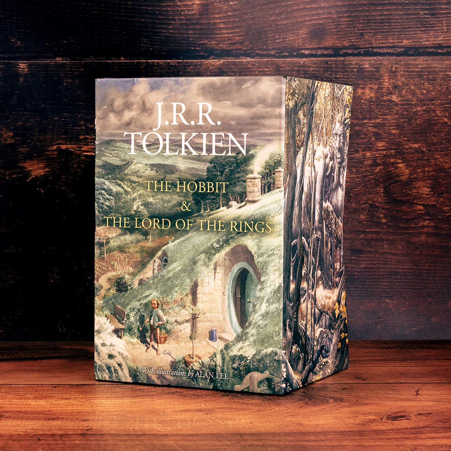 The Hobbit & The Lord of the Rings Boxed Set: The Complete Illustrated Middle-earth Quest in a Premium Gift Edition - 4